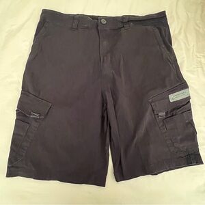 Union Bay men’s cargo zipped shorts.